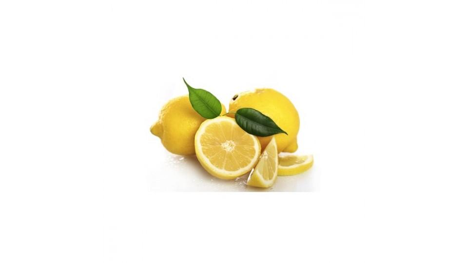 Limoni raccolti con foglia non spazzolato e non cerato