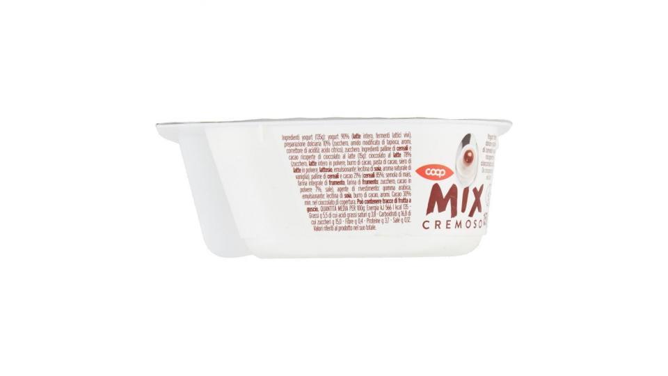 Mix Cremoso Yogurt Bianco Cremoso Dolce E Palline Al Cioccolato