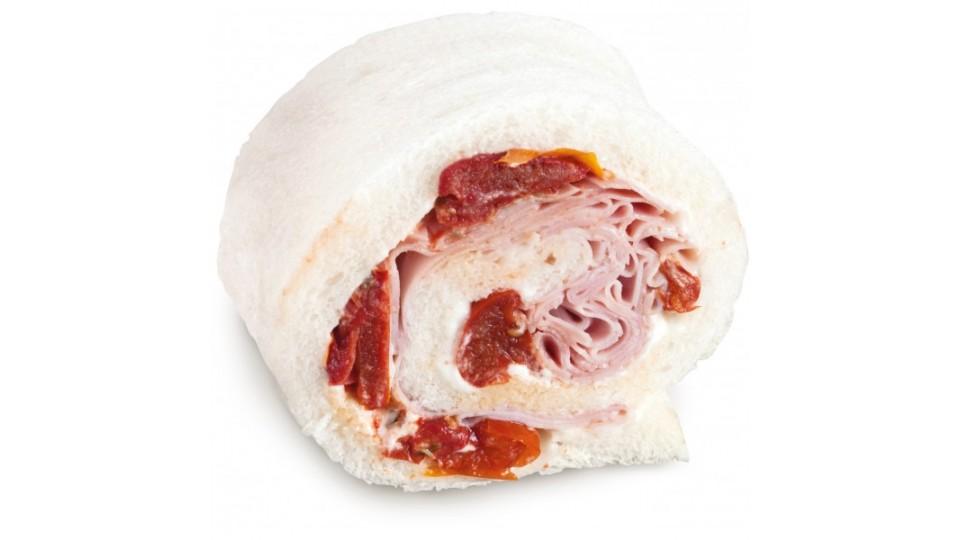 Rolle con prosciutto di Praga e pomodori